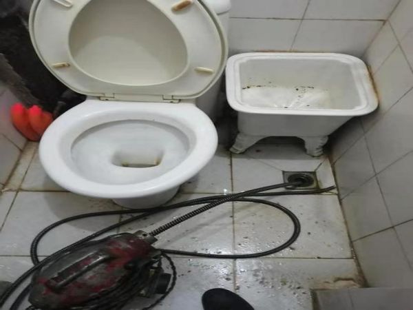 日照疏通马桶百顺疏通给力（疏通机通马桶）